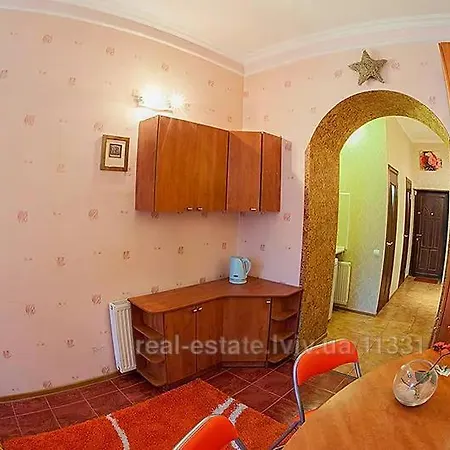 на вул кониського 5 бічна личаківської на 6 осіб